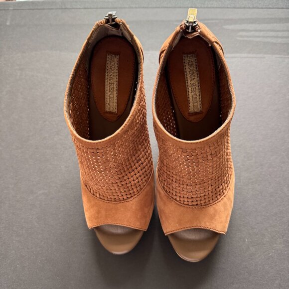 Banana Republic Tan Brown Woven Suede Peep Toe Ankle Bootie Heels Size 6 - Picture 9 of 15